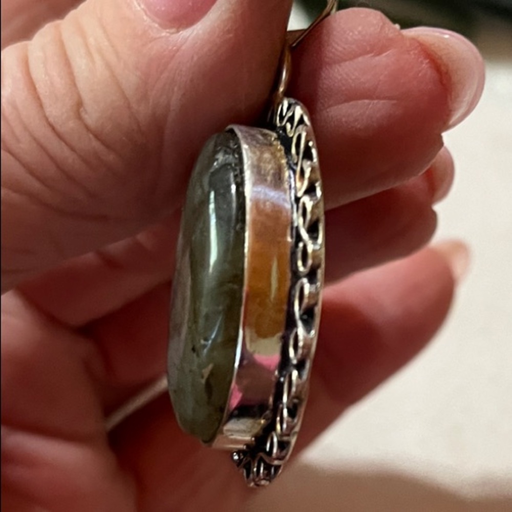 Elegant Sterling Silver and Labradorite Pendant Necklace - Picture 2 of 5